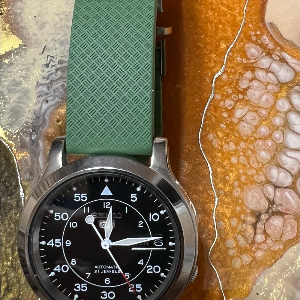 Seiko Black and Green Watch with 63/4'in rubber strap (green)